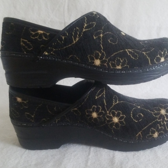 Sanita Felt Floral Tapestry Clogs - Picture 11 of 12